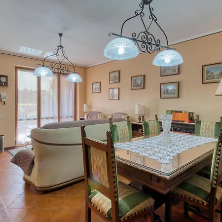 2 Bedroom Amazing In Tatil Evi Stresa