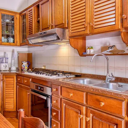 Dom wakacyjny 2 Bedroom Amazing In