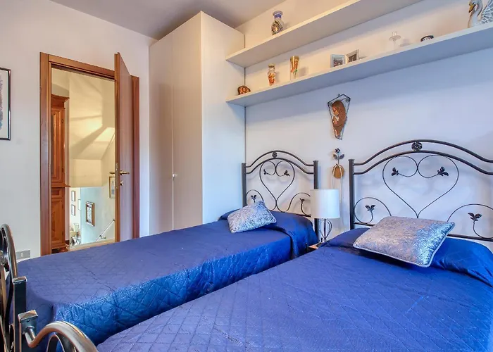 2 Bedroom Gorgeous In Στρέσα