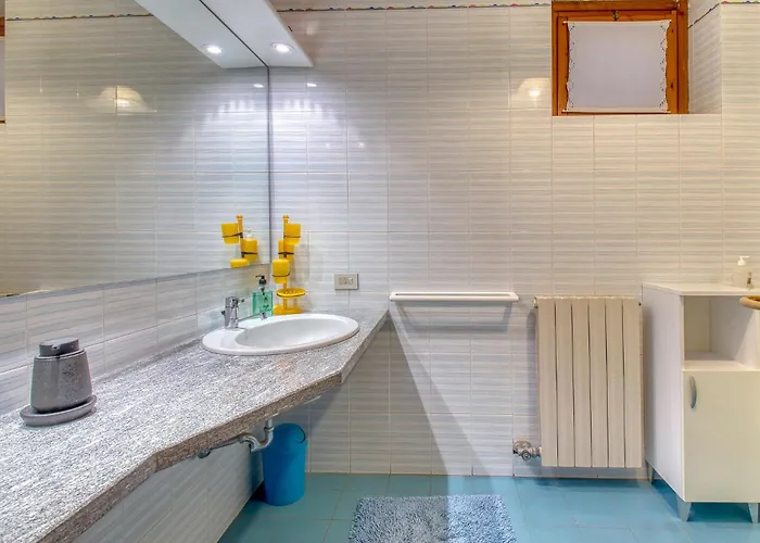 2 Bedroom Gorgeous In Casa de Férias Stresa